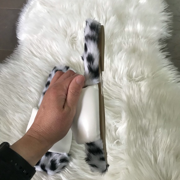 White Fluff Slide with Polka Dot Fur Slipper - Picture 7 of 10